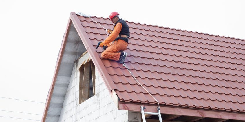 How-to-Prevent-Delays-in-Roofing-Installations-panorama-24744ae61cd7da9de2accff23065b4ef-
